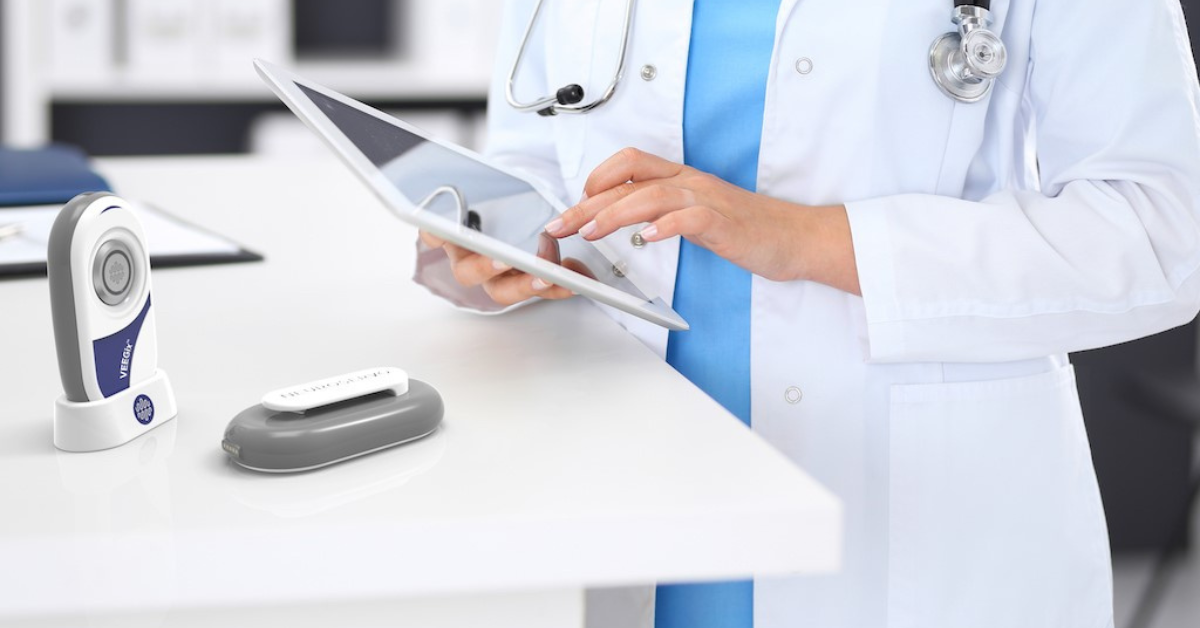 VEEGix sur le bureau du médecin Le produit de NeuroServo, VEEGix, séposé sur le bureau du médecin